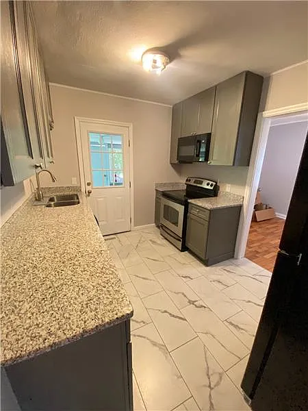 2 bed, 950 sqft, $1,900 — Photo 4