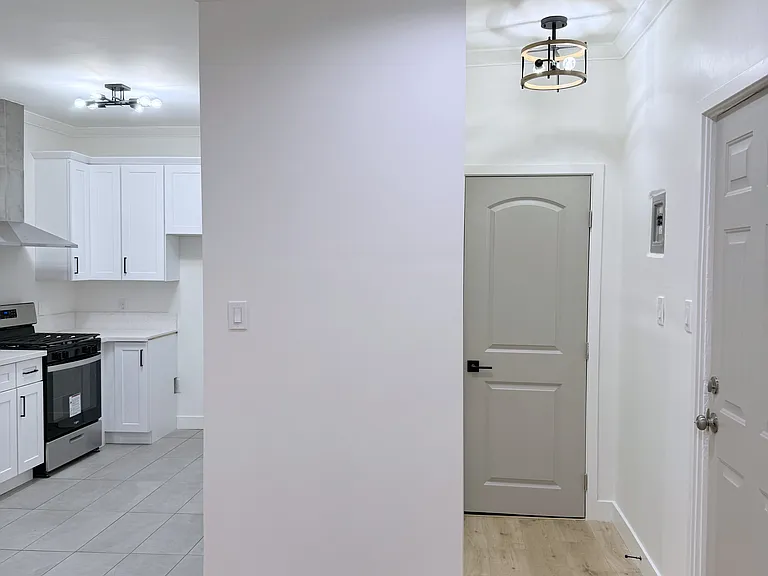 2345 Lincoln Park — Photo 2