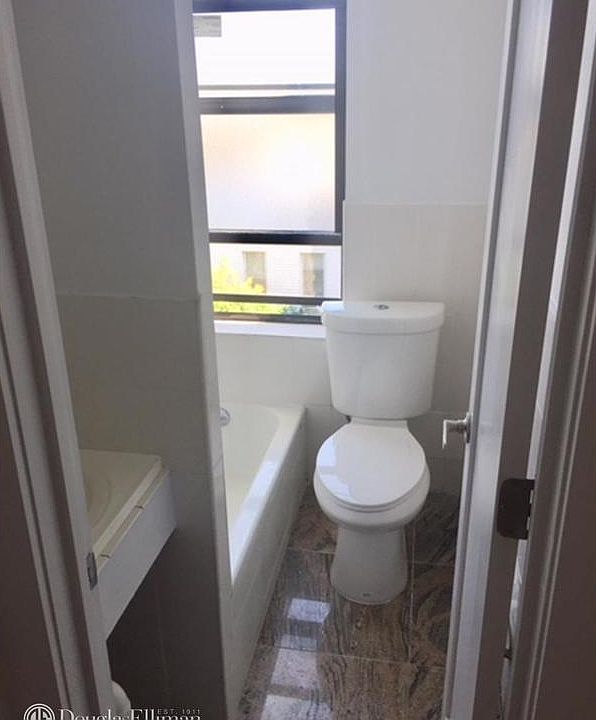 2nd image of 171 Meserole St APT 38