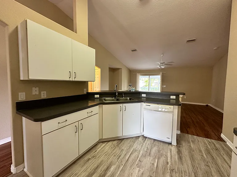 13522 Darnell Ave — Photo 6