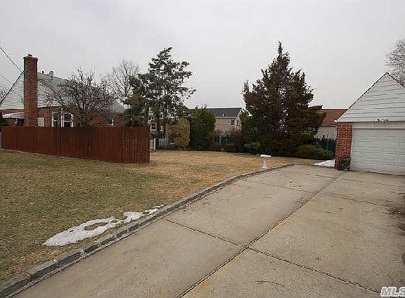 4th image of 784 Bryant Ave