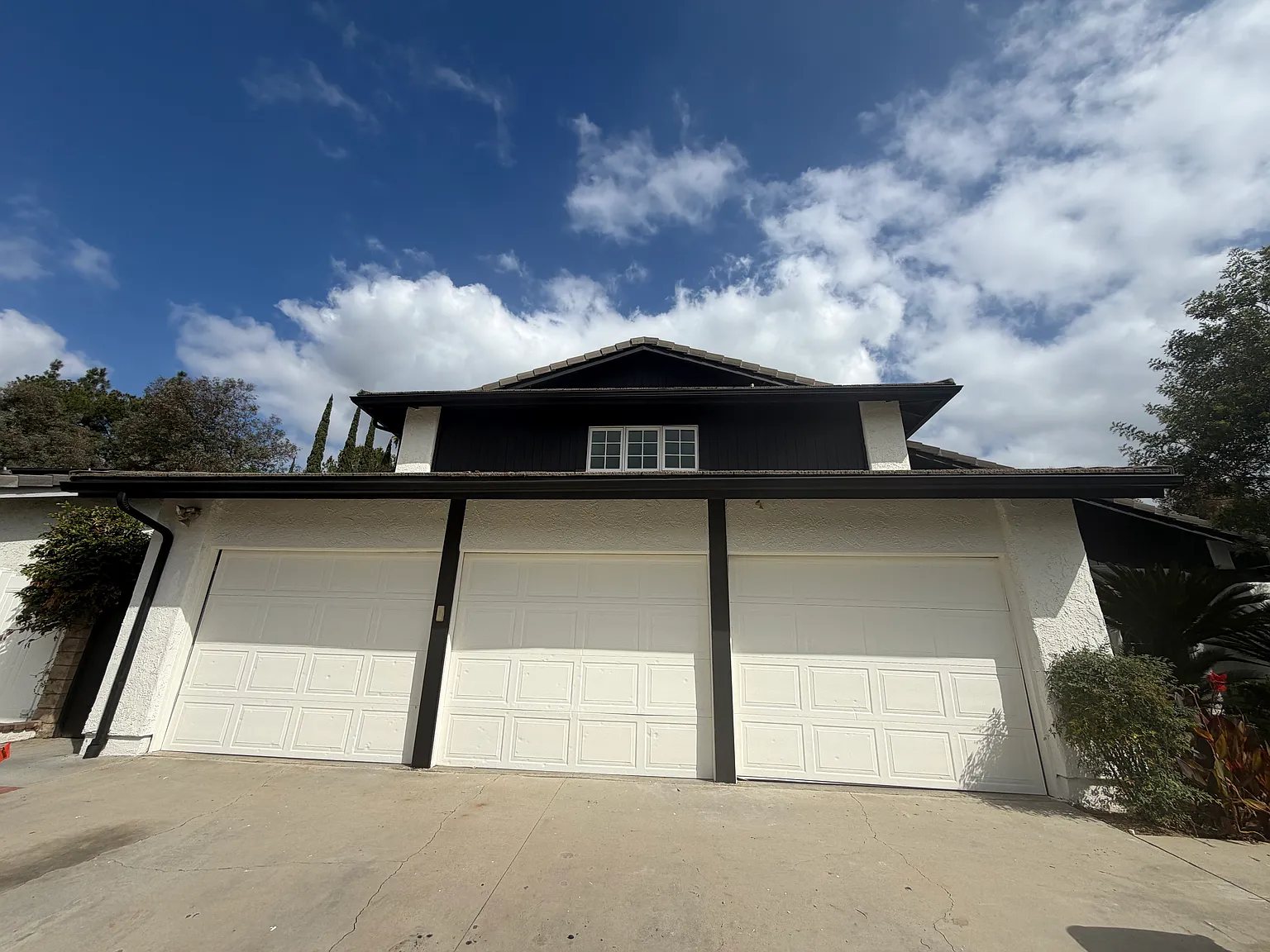 5 bed, 3024 sqft, $8,000 — Photo 2