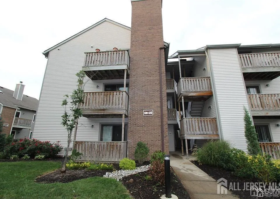 5310 Ravens Crest Dr