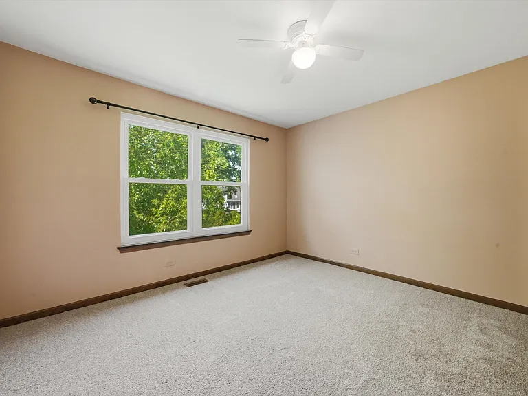 854 Deep Woods Ct — Photo 28