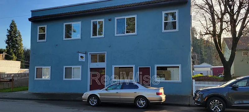 3 bed, 1.0 bath, $1,000 — Photo 4