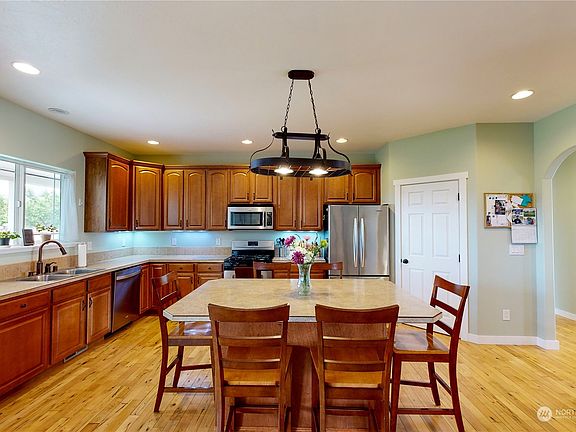 4th image of 205 NW Evans Avenue