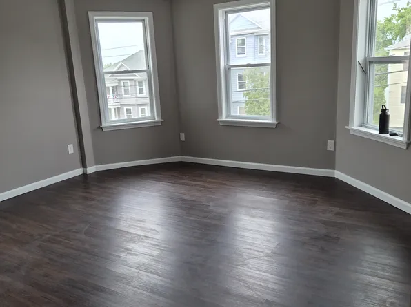 585 King Philip St APT 2, Fall River, MA 02724