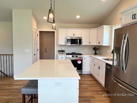 5th image of 1821 Redbud Cir