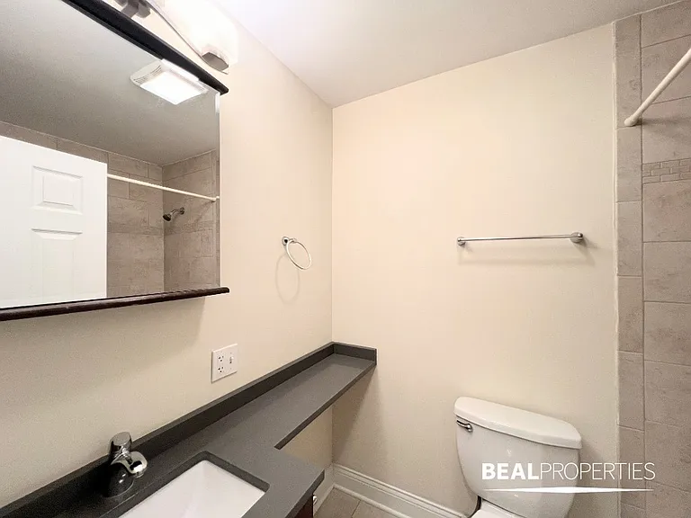 555 W Arlington Pl #306 — Photo 7
