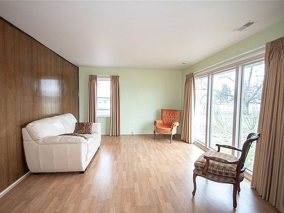 3rd image of 3305 Englewood Dr