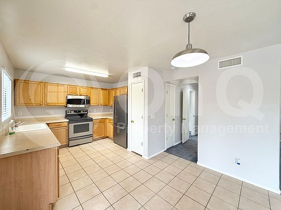 3rd image of 1374 E 10th Pl