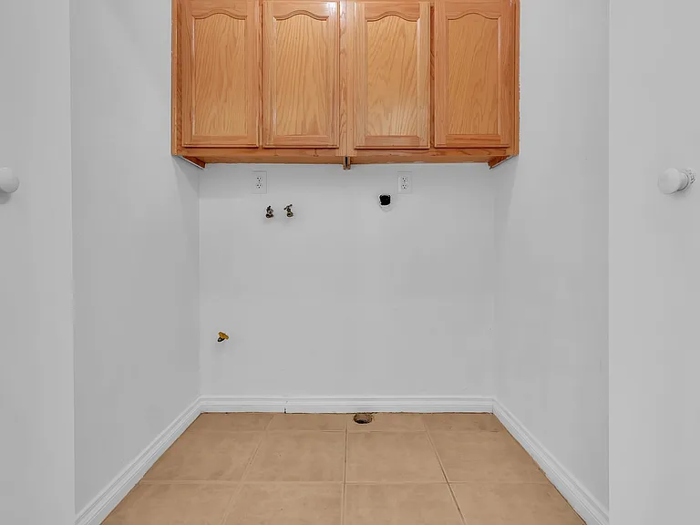 1672 N Soto St — Photo 14