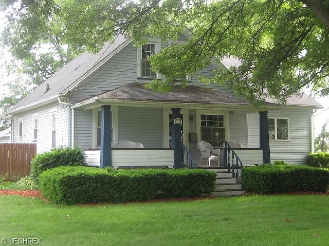 1st image of 141 Laurel St