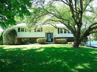 10 Crystal Ln, Latham, NY 12110