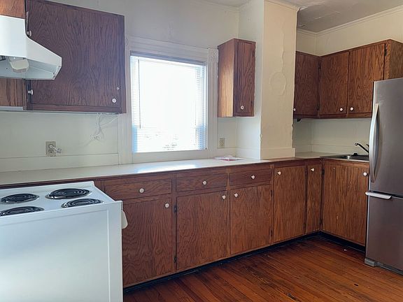 4th image of 813 Belmont Ave APT 4