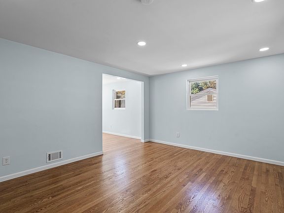 3rd image of 4812 Topping Rd