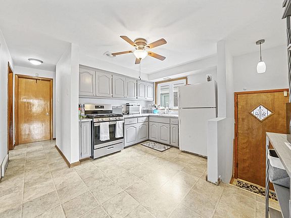 3rd image of 6035 S Moody Ave