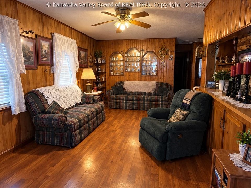 7th image of 864 McKinley St
