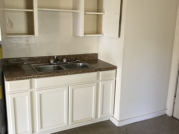 5th image of 743 Turner Ln