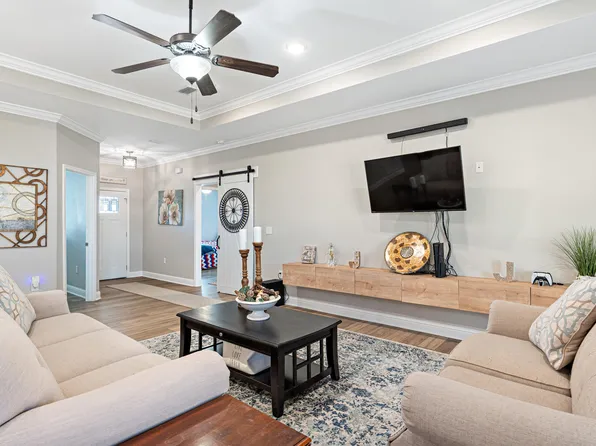 10 Lucky Ln, Mary Esther, FL 32569