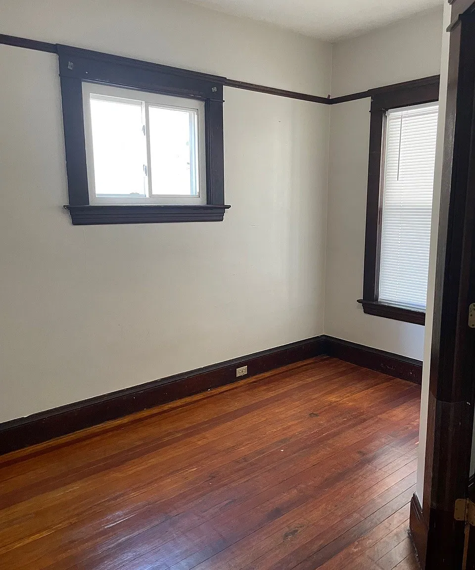 2 bed, 1.0 bath, 2756 sqft, $1,100 — Photo 3