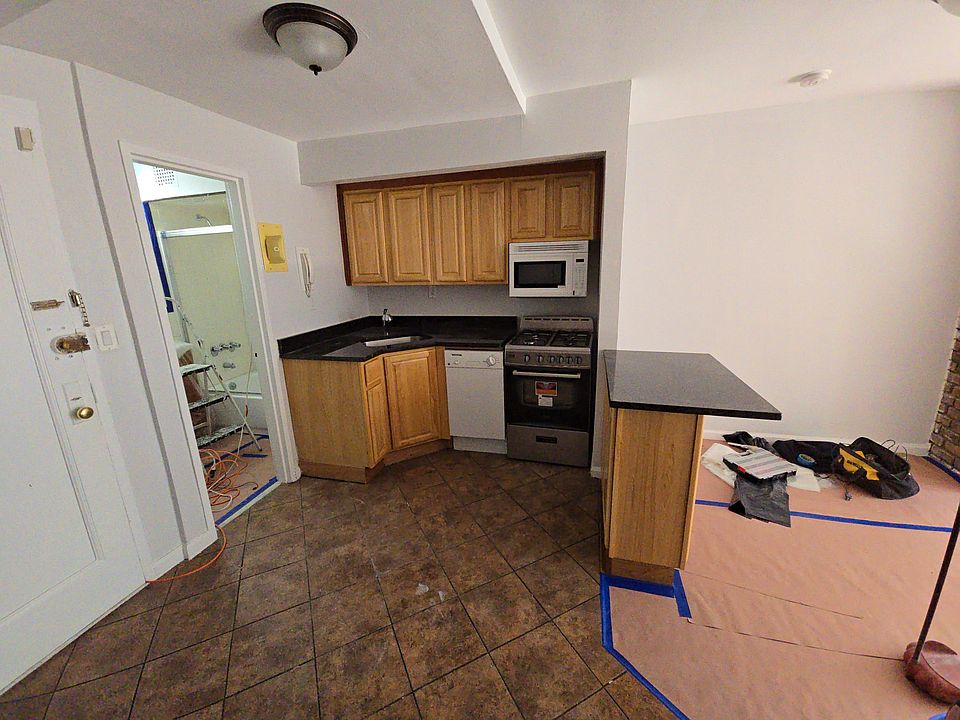 1st image of 256 E 33rd St #2