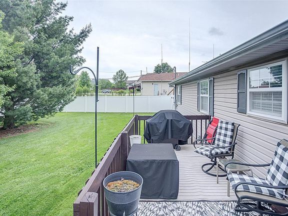 3rd image of 2845 Larkspur Dr