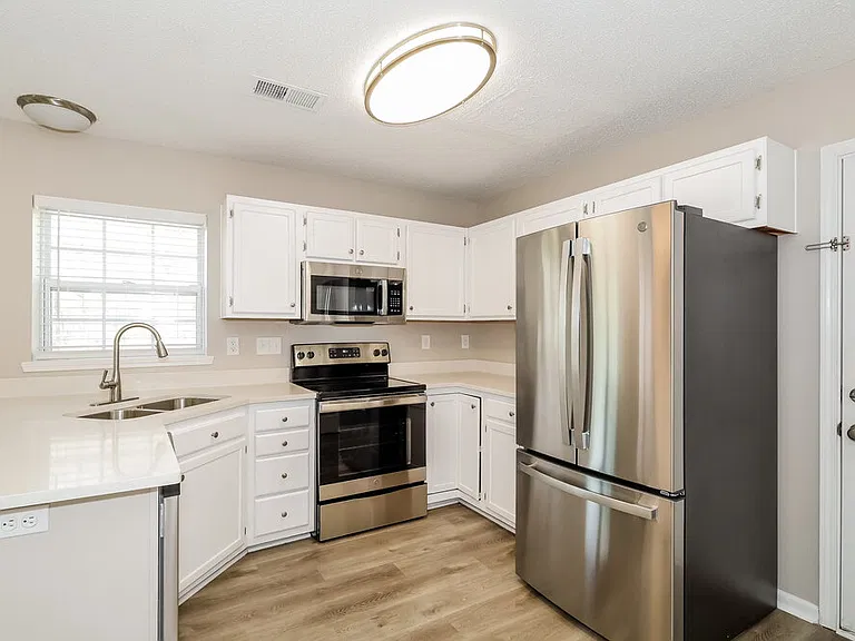 6104 Brick Landing Dr — Photo 9