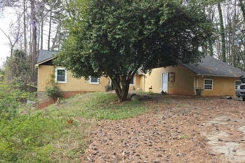 1st image of 2261 Columbia Dr