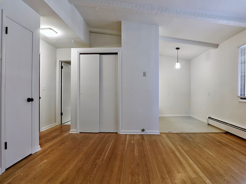 2nd image of 1843 N Cambridge Ave #11