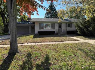 906 9th St, Charles City, IA 50616