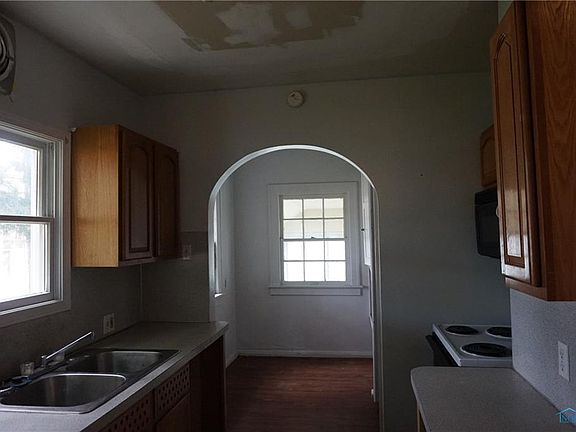 4th image of 3948 Revere Dr