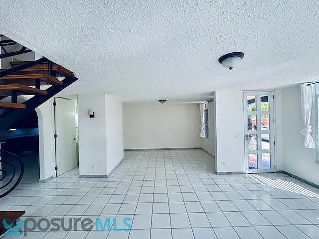 4 bed, 2.5 bath, 3000 sqft, $3,000 — Photo 2