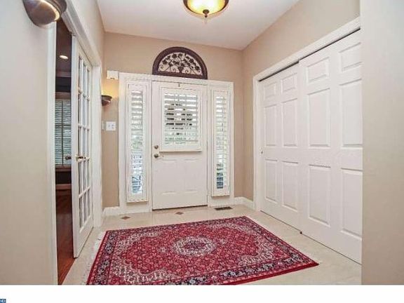 3rd image of 425 Vineyard Ln