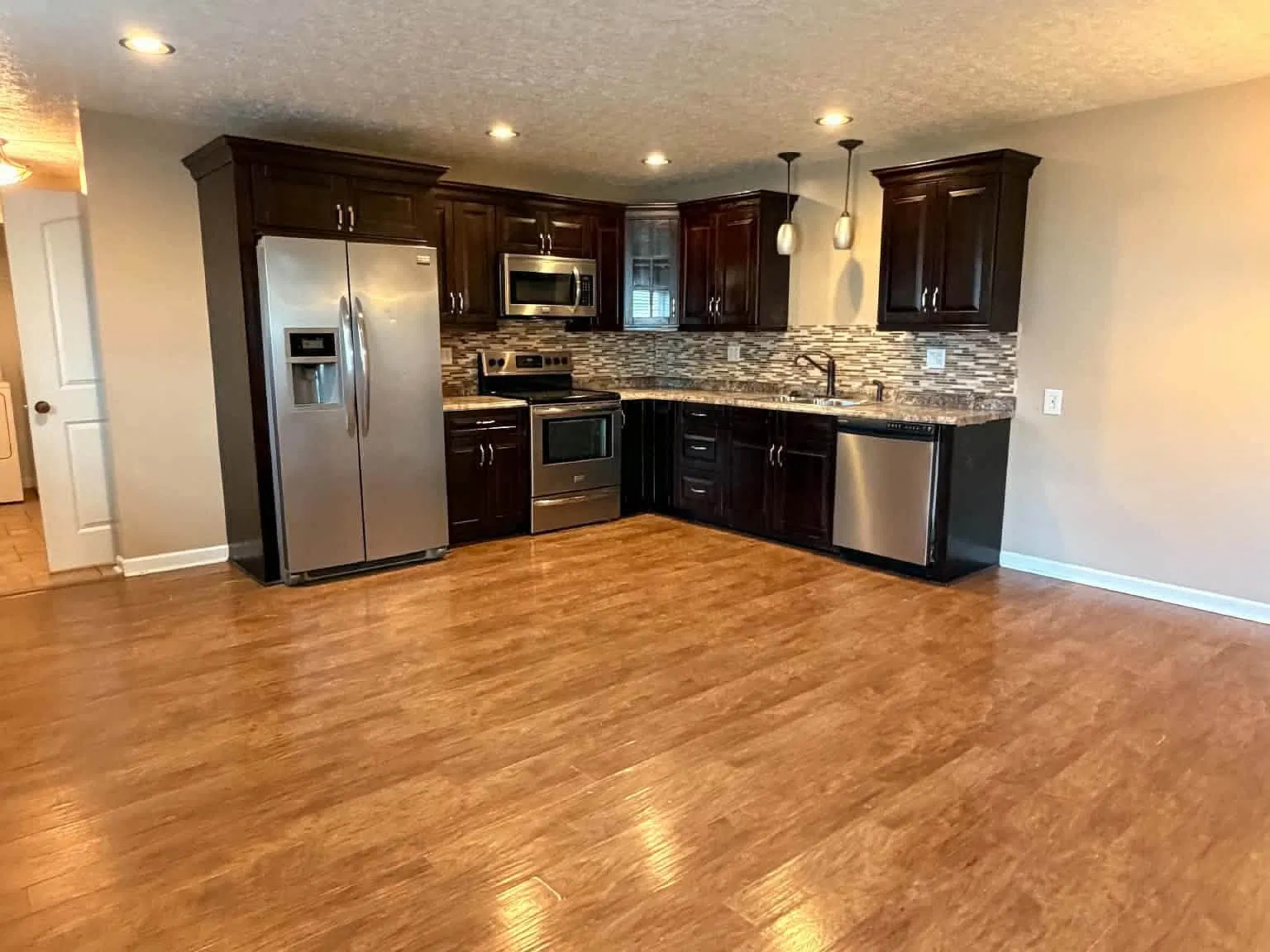 2 bed, 1100 sqft, $1,000 — Photo 3