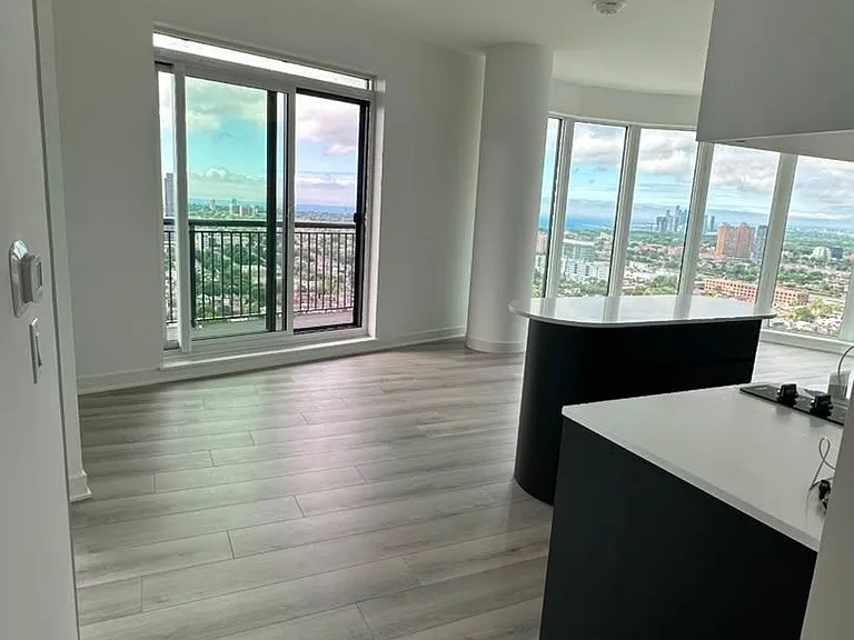 1185 Dupont St N #2710 — Photo 3