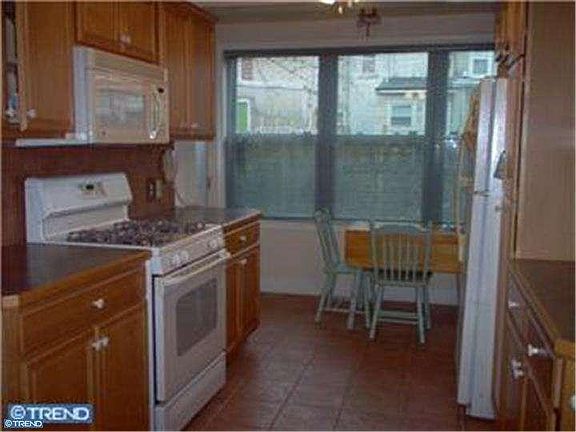5th image of 857 Bennett St
