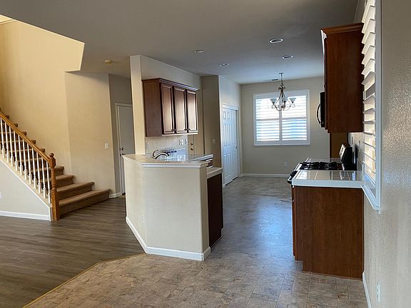 3rd image of 2393 Dodge Dr