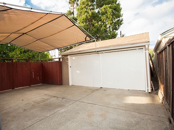 2nd image of 920 Evergreen Ave