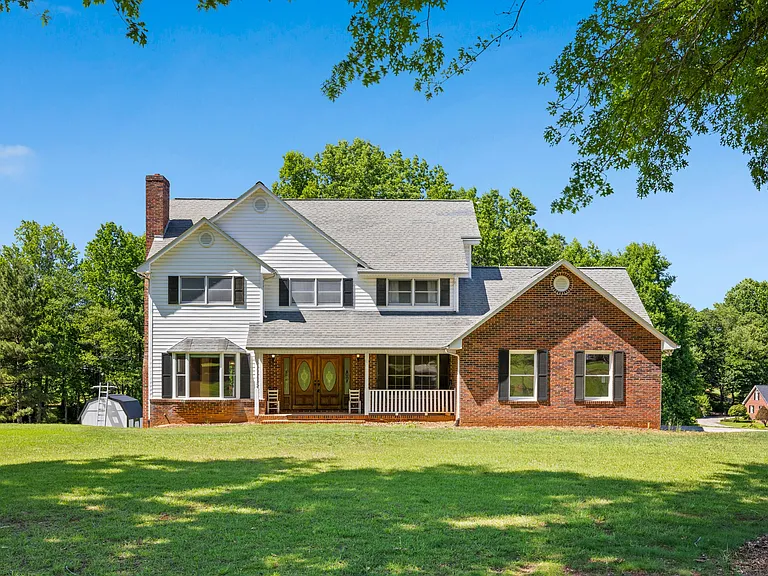 3010 Eaker Dr — Photo 1