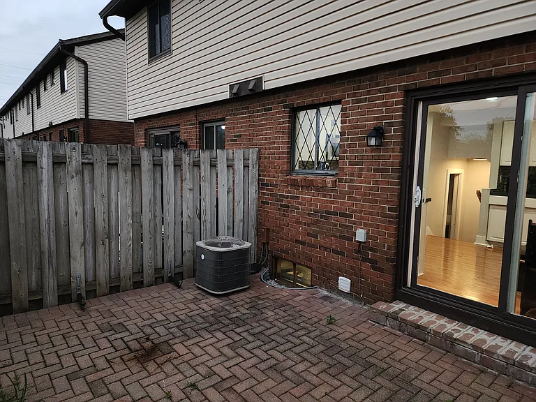 199 Nottingham Ct — Photo 5