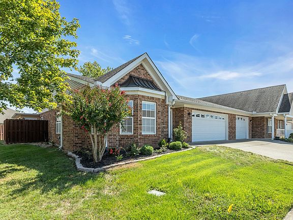 2nd image of 615 Village Green Cir