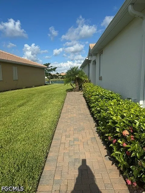 2 bed, 2.0 bath, 1917 sqft, $6,900 — Photo 2