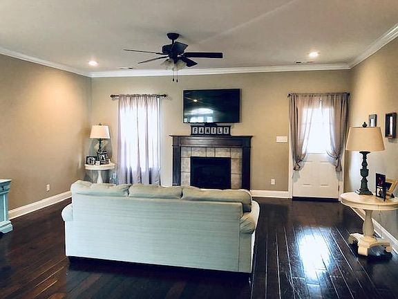 3rd image of 151 Creekwood Cir
