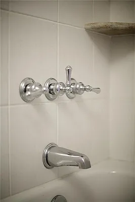 Rented by Akam Sales and Brokerage | media 12