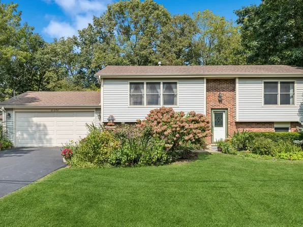 21272 W Burr Oak Ln, Lake Zurich, IL 60047