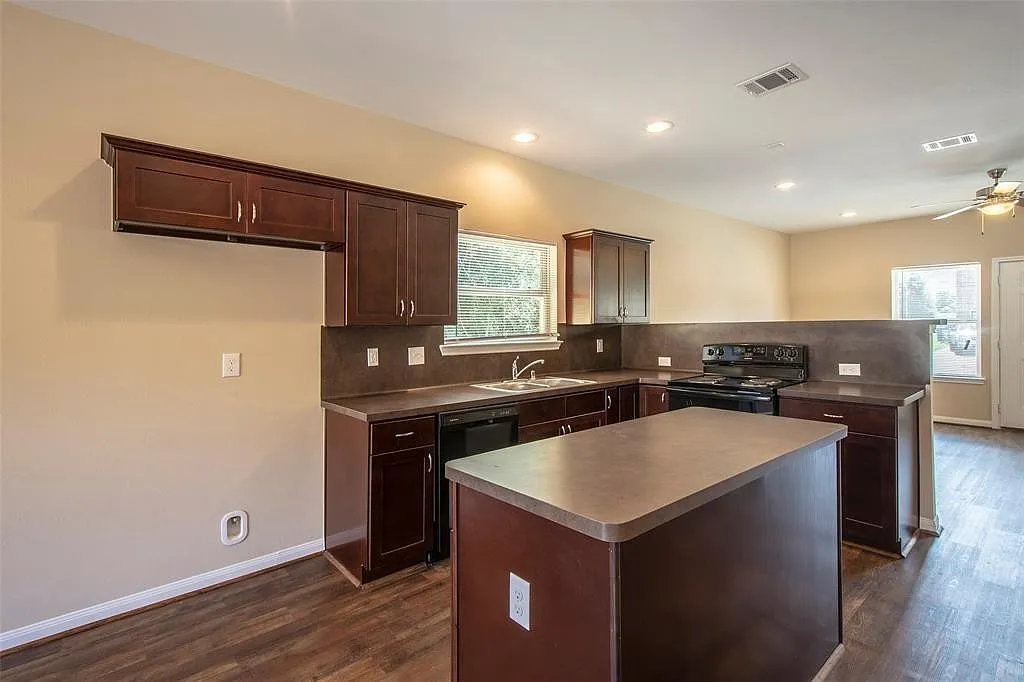 8142 Cabot St — Photo 4
