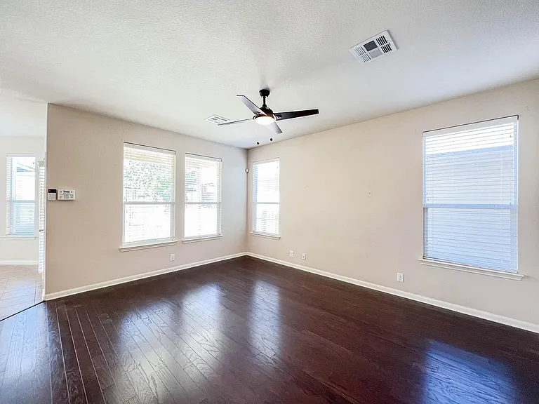 921 Heritage Springs Trl — Photo 11