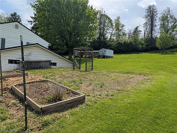 3rd image of 43125 Dennison Rd