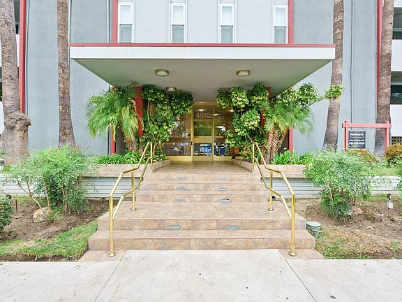 2nd image of 4915 Tyrone Ave APT 113